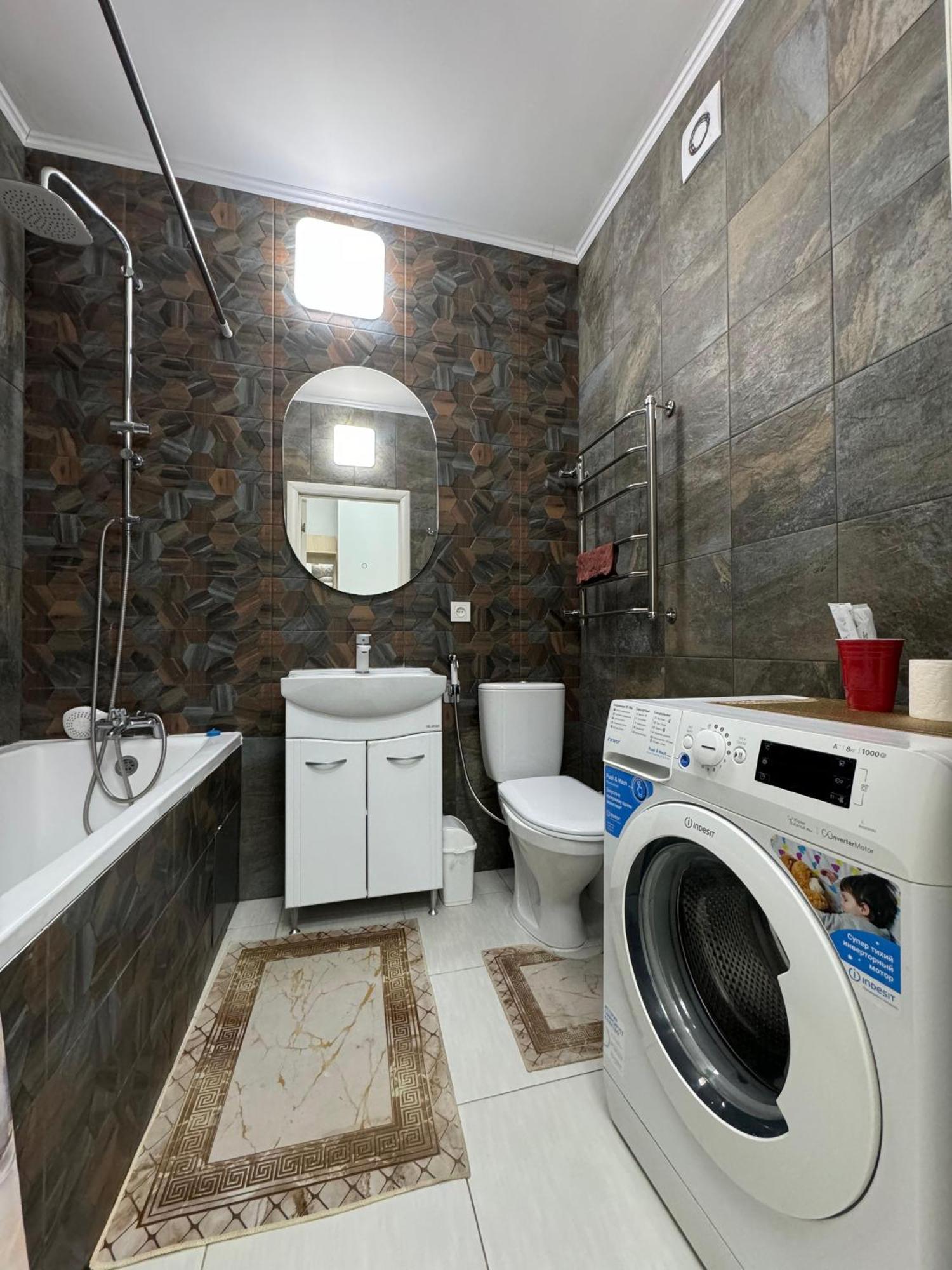 Двухкомнатная Квартира В Жк Арбат Almaty Ngoại thất bức ảnh